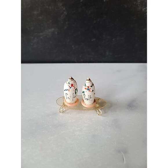 Shell Shaped Salt And Pepper Shaker Figurine, Vintage READ - Picture 1 of 10